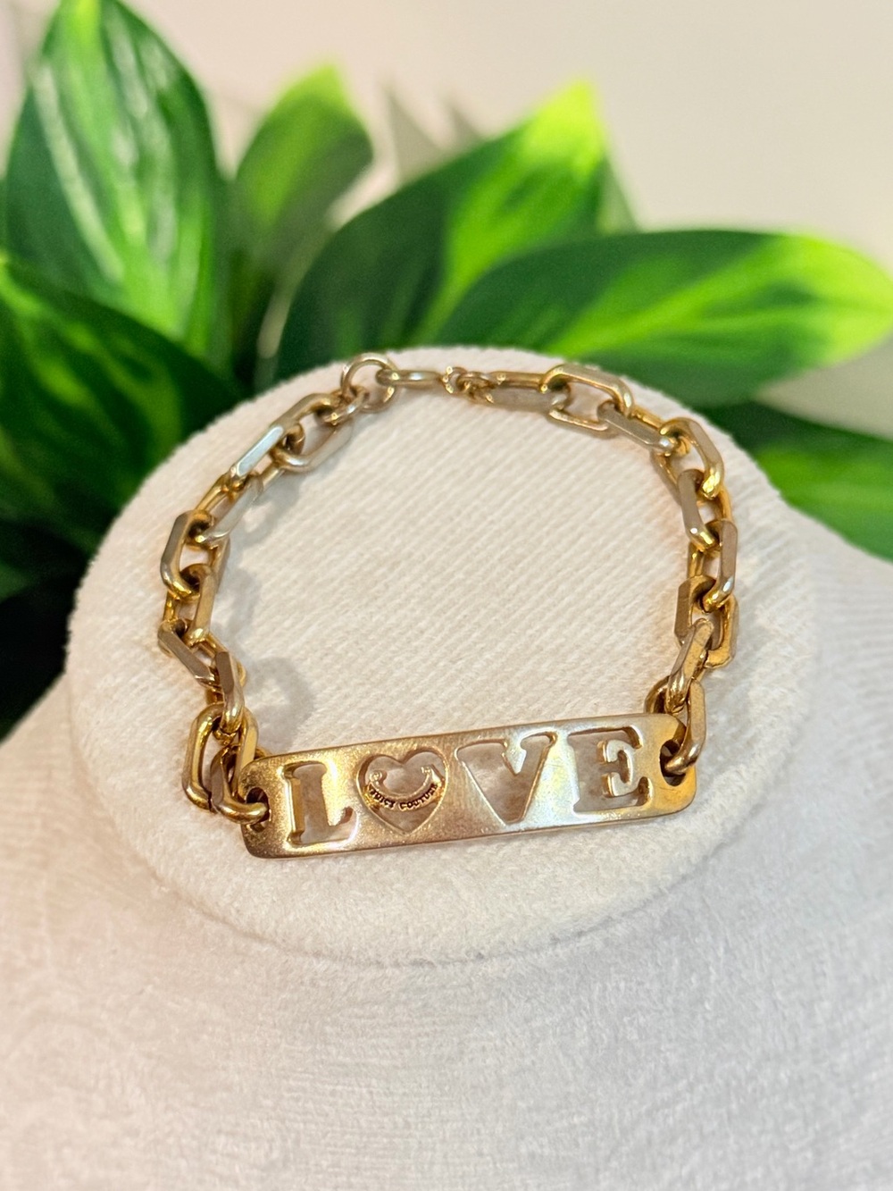 Juicy Couture Y2K LOVE cutout gold tone bracelet Vintage